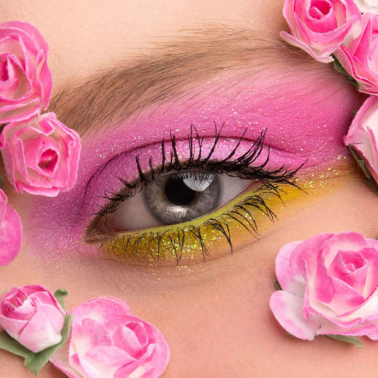 Fotografía de un maquillaje de ojos.